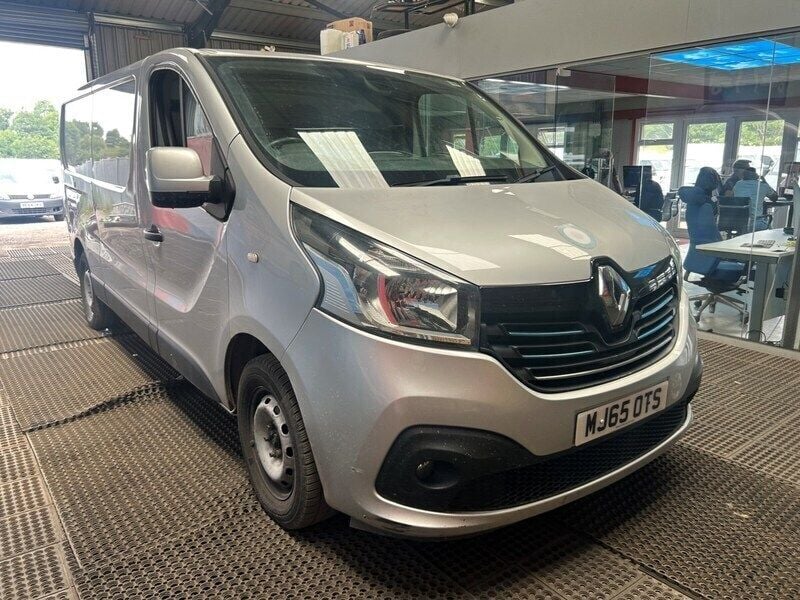 Silver Used 2015 Renault Trafic Van | £3,495 (Fair price) - Image 1/4