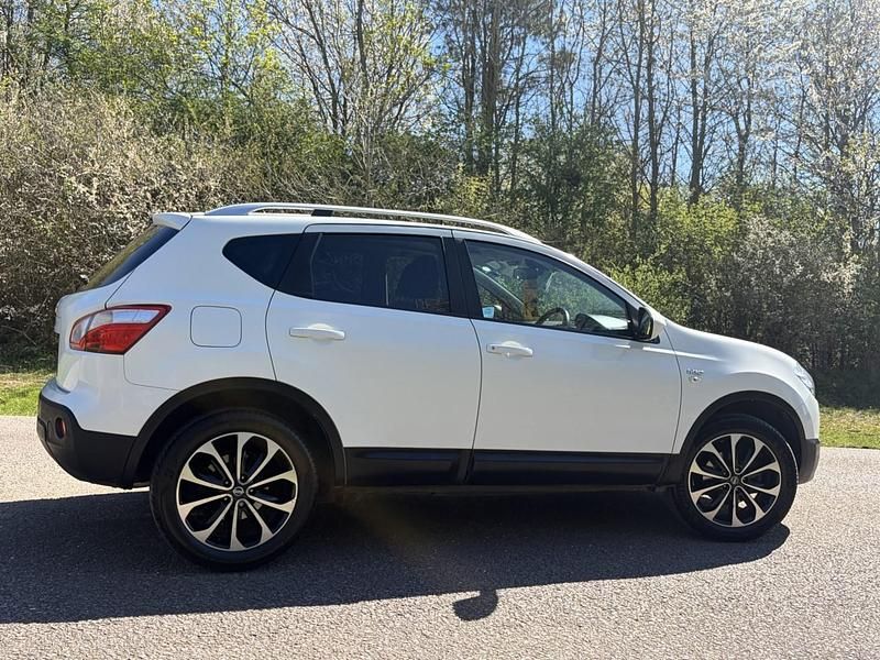 Used Nissan Qashqai N-TEC 2012 White SUV