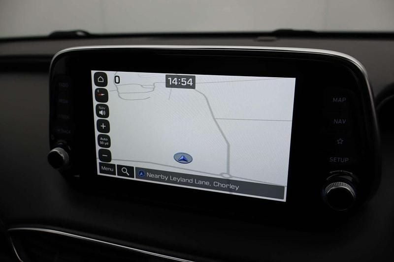 Used Hyundai Santa Fe Premium SE 200 HP (147 kW) 2018 White SUV