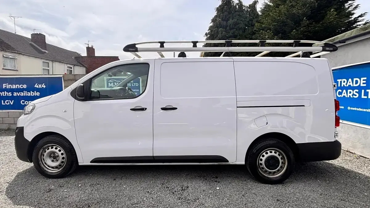 Używany Peugeot Expert Premium 142 KM (104 kW) 2023 Biały Van