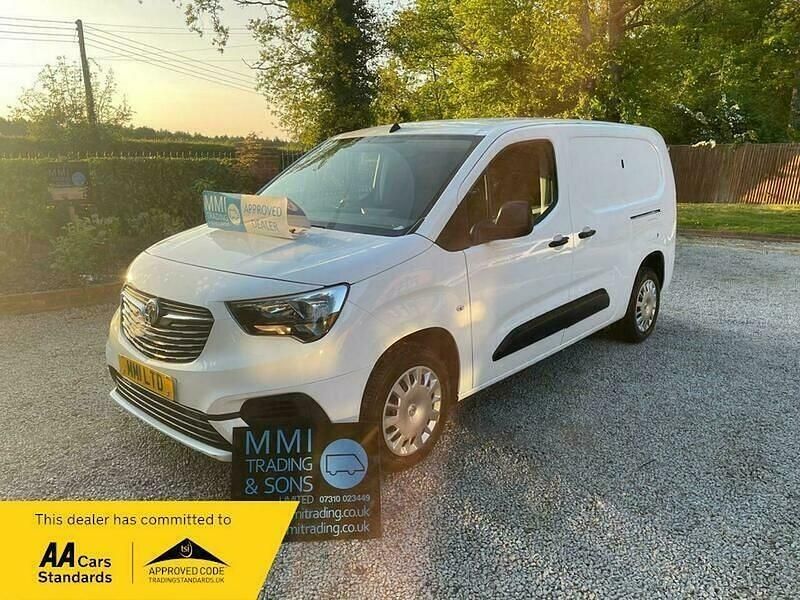 White Used 2020 Vauxhall Combo Sportive Van | £5,250 (Good price) - Image 1/4