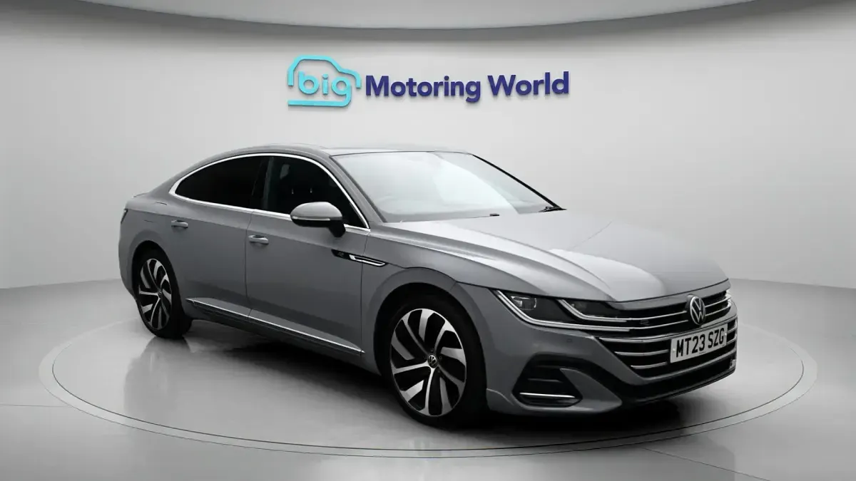 Begagnad VW Arteon R-line 190 HK (139 kW) 2023 Halvkombi