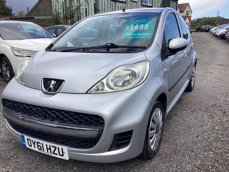 Used Peugeot 107 68 HP (50 kW) 2011 Silver Hatchback