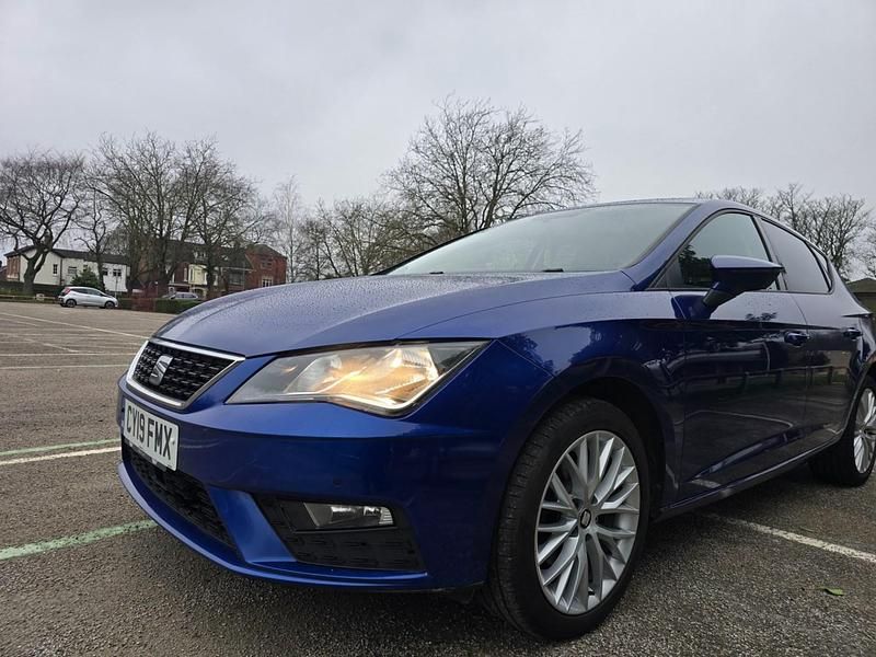 Used Seat Leon SE Dynamic 115 HP (84 kW) 2019 Blue Hatchback