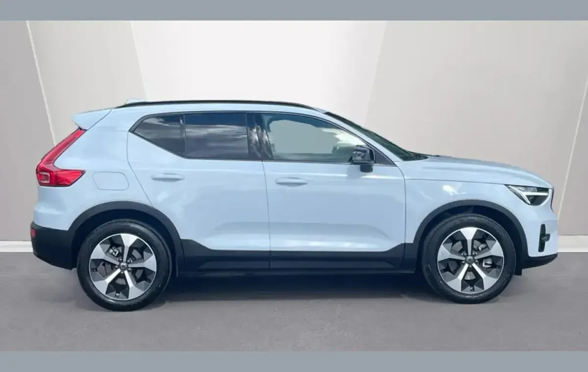 Used Volvo XC40 Plus 197 HP (144 kW) 2025 Blue SUV