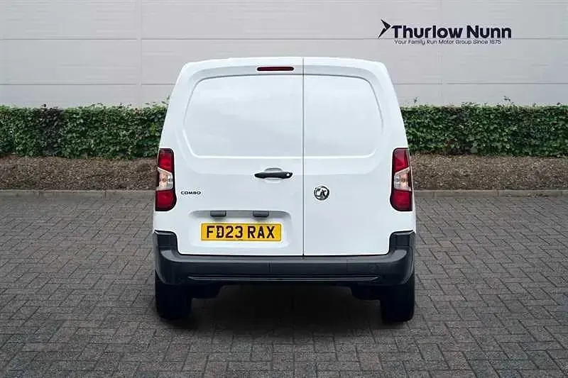 Usado Vauxhall Combo S 100 HP (73 kW) 2023 Branco Van