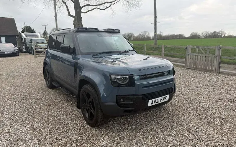 Second-hand Land Rover Defender SE 249 CP (183 kW) 2023 SUV