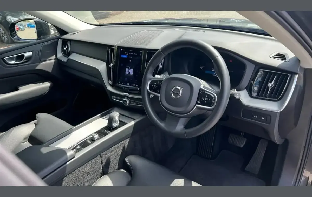 Used Volvo XC60 Plus 350 HP (257 kW) 2023 Grey SUV