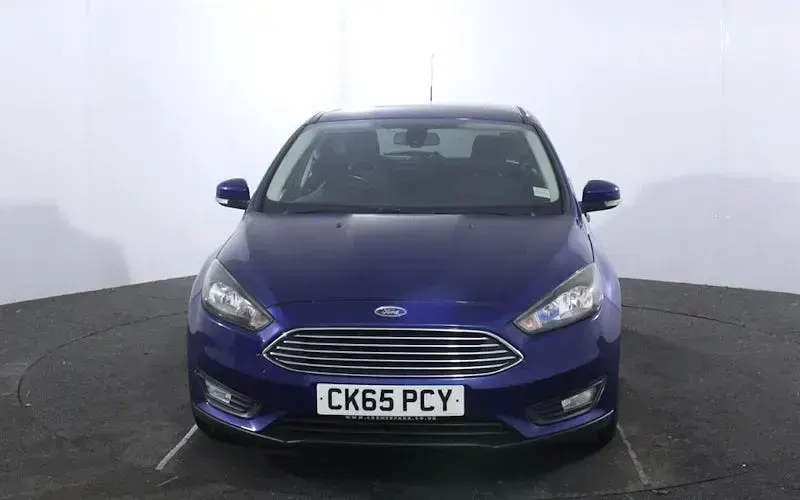 Used Ford Focus Zetec 125 HP (91 kW) 2015 Blue Hatchback