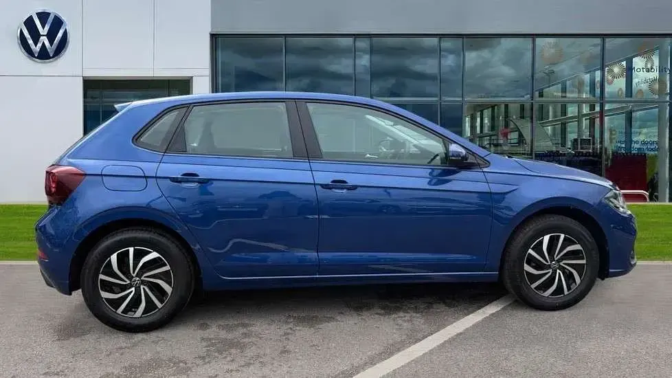 New VW Polo Life 80 HP (58 kW) 2025 Reef blue metallic Hatchback