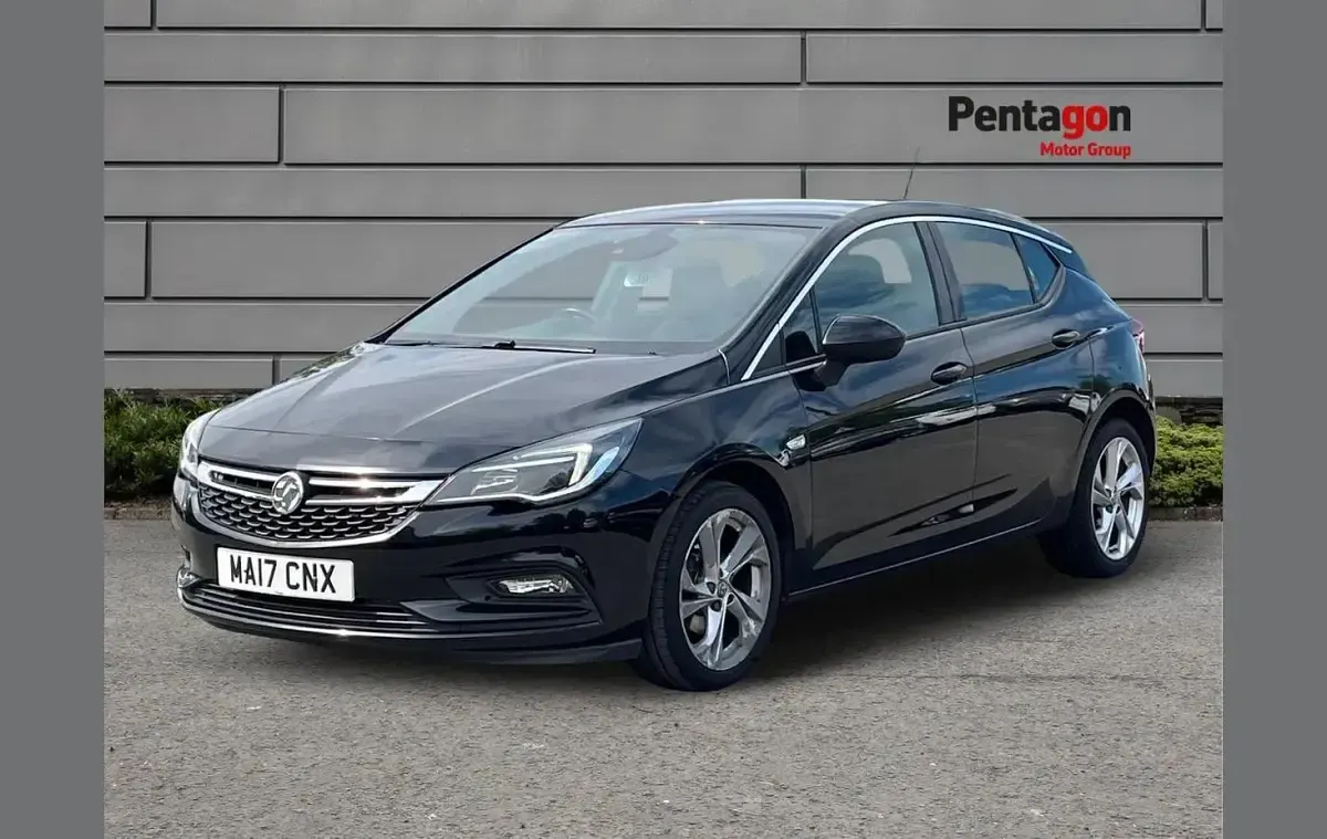 Used Vauxhall Astra SRi 99 HP (72 kW) 2017 Black Hatchback