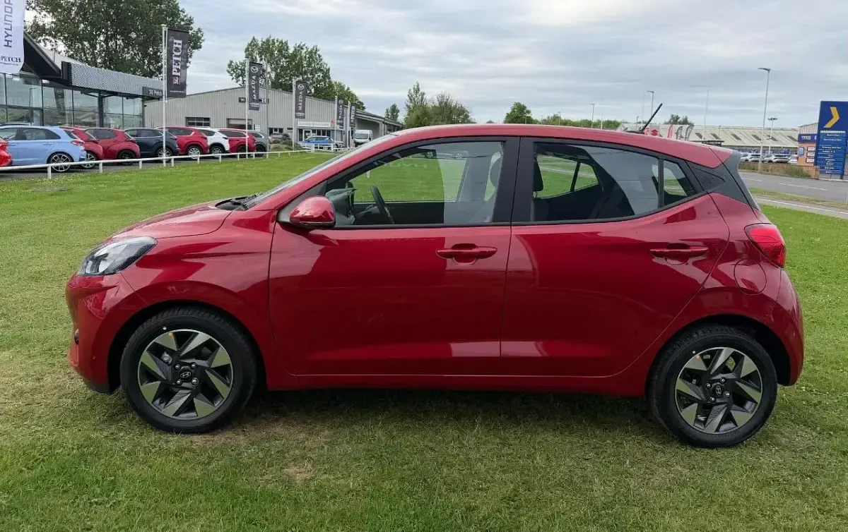 New Hyundai i10 Advanced 62 HP (45 kW) 2026 Red Hatchback