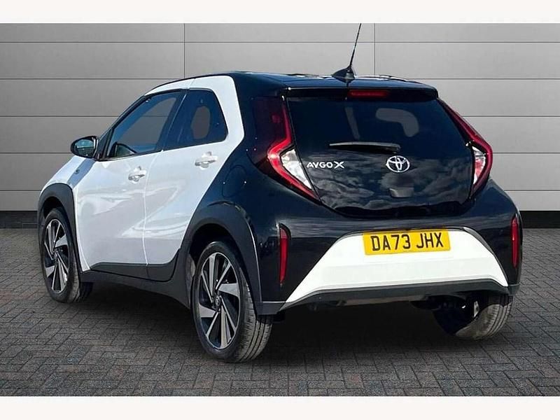 Used Toyota Aygo X 72 HP (52 kW) 2023 White SUV