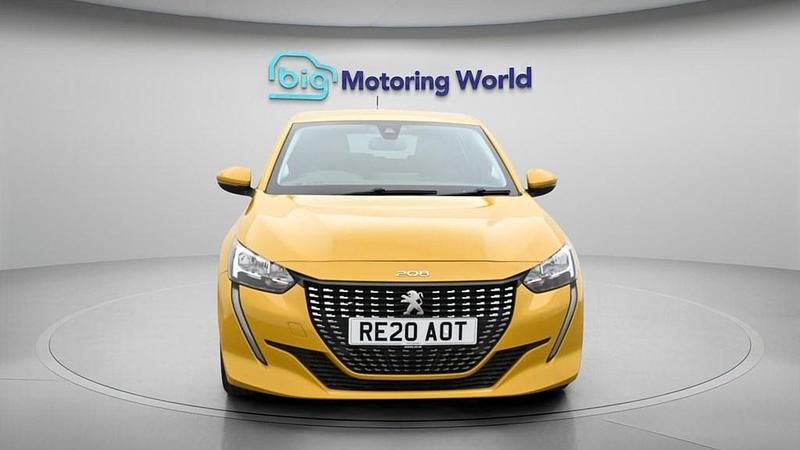 Used Peugeot 208 Allure 100 HP (73 kW) 2020 Yellow Hatchback