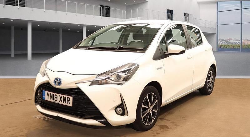 White Used 2018 Toyota Yaris Hybrid Hatchback | £8,737 (Fair price) - Image 1/4