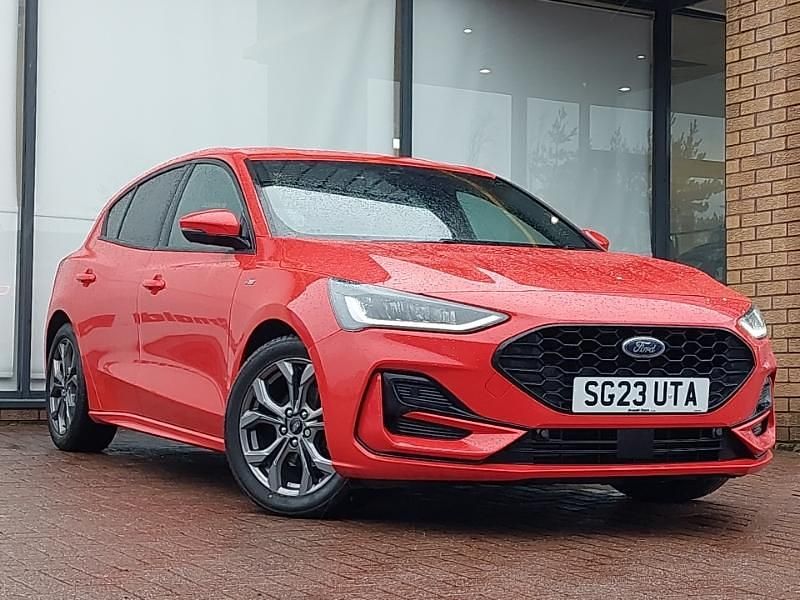 Used Ford Focus ST-Line 125 HP (91 kW) 2023 Red Hatchback