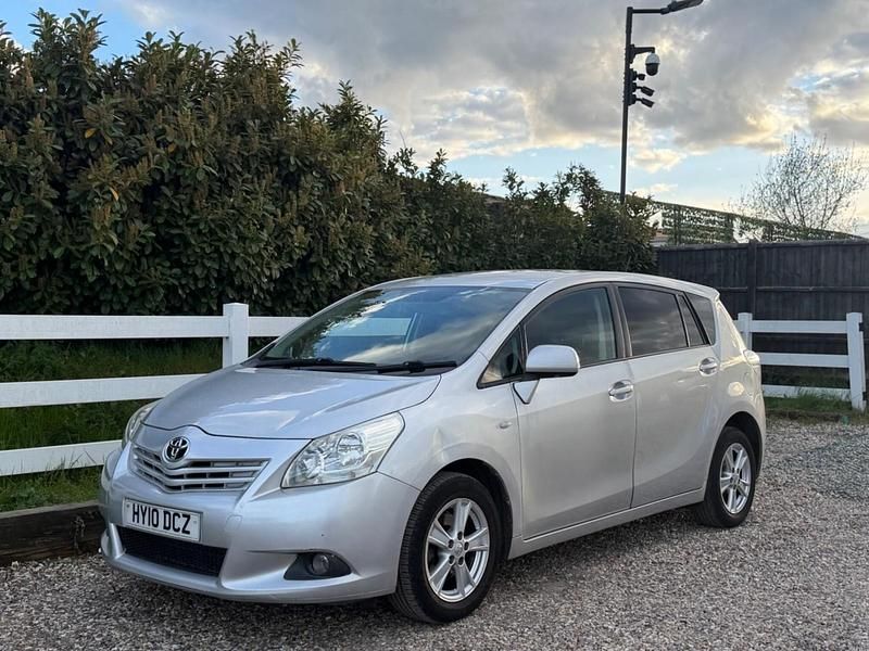 Used Toyota Verso 132 HP (97 kW) 2010 Silver MPV