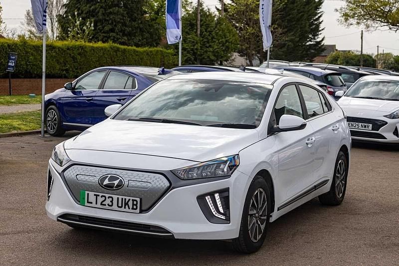 Used Hyundai Ioniq Premium 100 kW (136 HP) 2023 White Hatchback