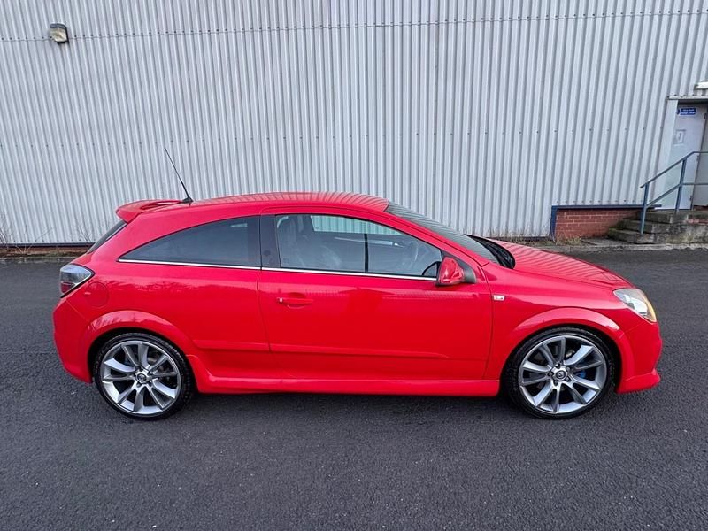 Used Vauxhall Astra Sport 237 HP (174 kW) 2009 Red Hatchback