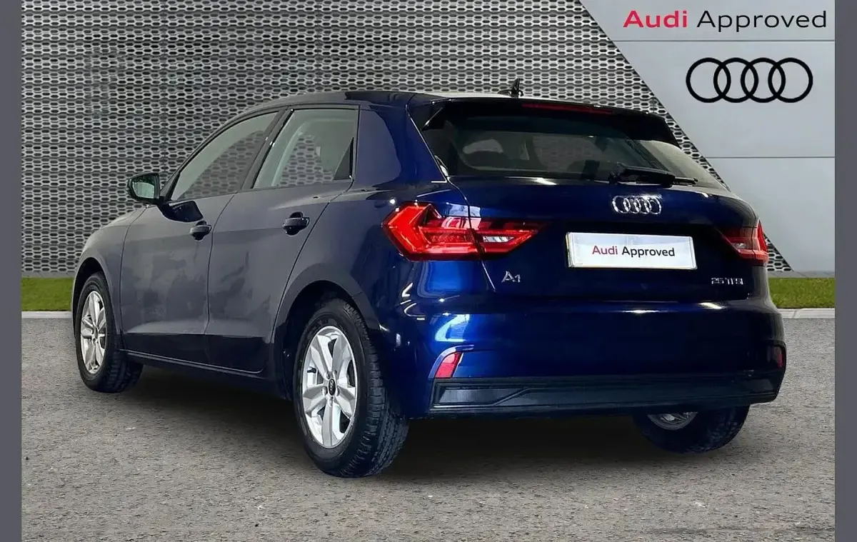 Used Audi A1 Design 94 HP (69 kW) 2023 Blue SUV