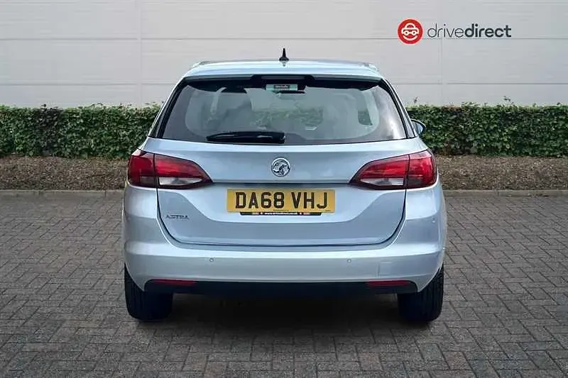 Used Vauxhall Astra Elite 150 HP (110 kW) 2019 Silver Estate