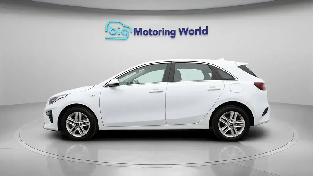 Usado Kia Ceed 134 HP (98 kW) 2021 Branco Citadino