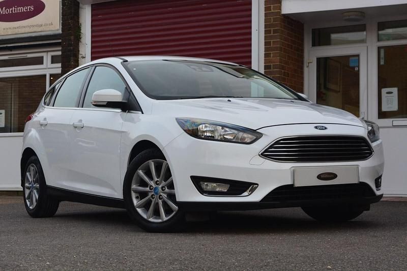 Used Ford Focus Titanium 125 HP (91 kW) 2016 White Hatchback