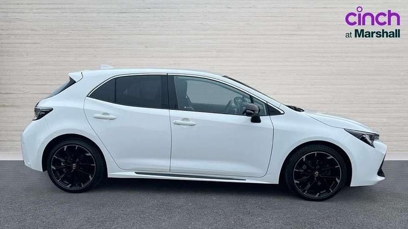 Used Toyota Corolla Sport 184 HP (135 kW) 2022 White Hatchback
