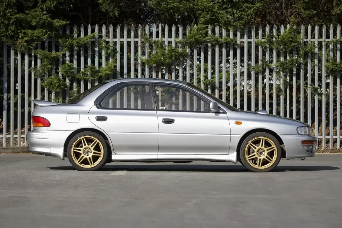 Begagnad Subaru Impreza 1999 Silver Sedan