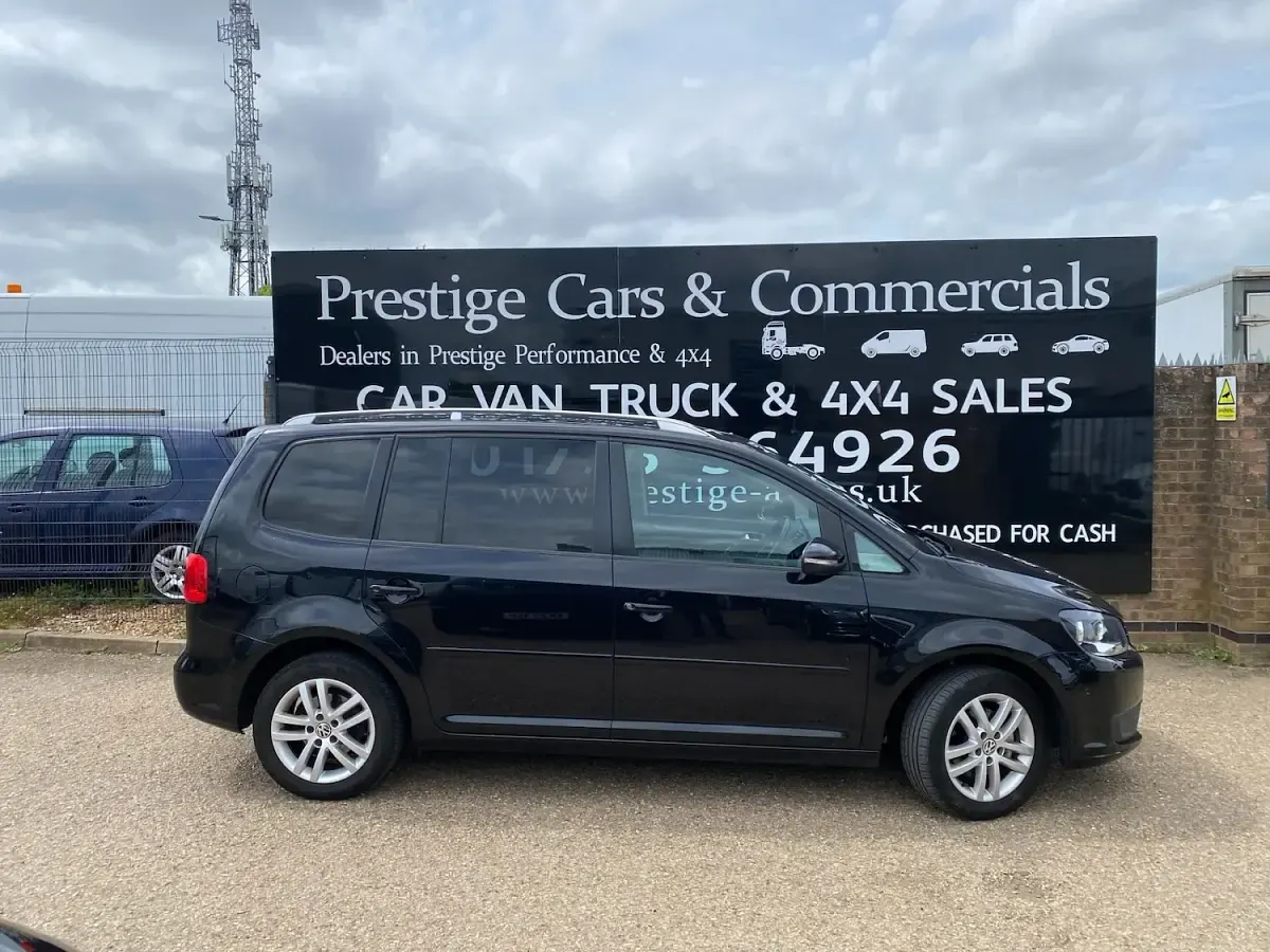 Used VW Touran SE 105 HP (77 kW) 2014 Black MPV