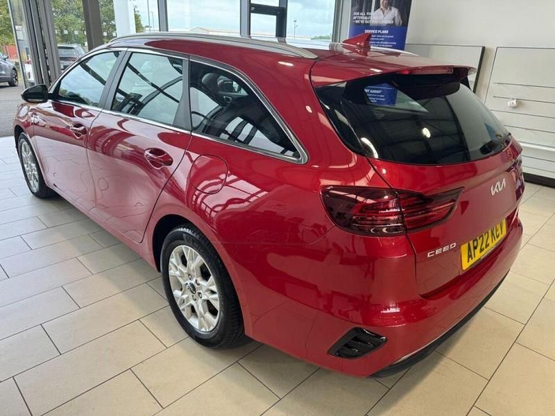 Used Kia Ceed Sportswagon 118 HP (86 kW) 2022 Red Estate