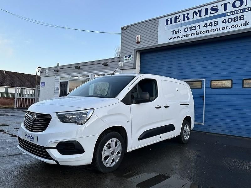 Used Vauxhall Combo Sportive 100 HP (73 kW) 2020 White MPV