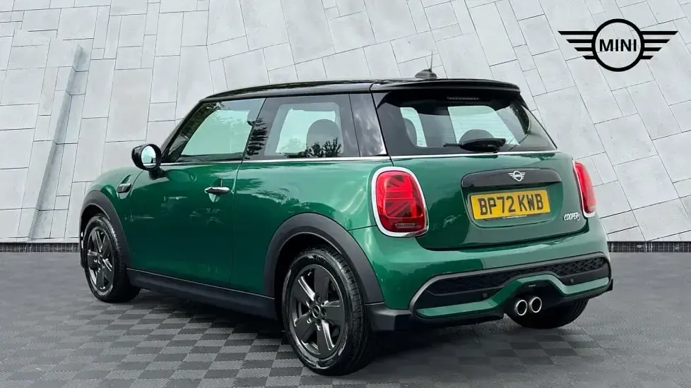 Gebraucht Mini Cooper S Classic 178 PS (130 kW) 2022 Grün Kleinwagen