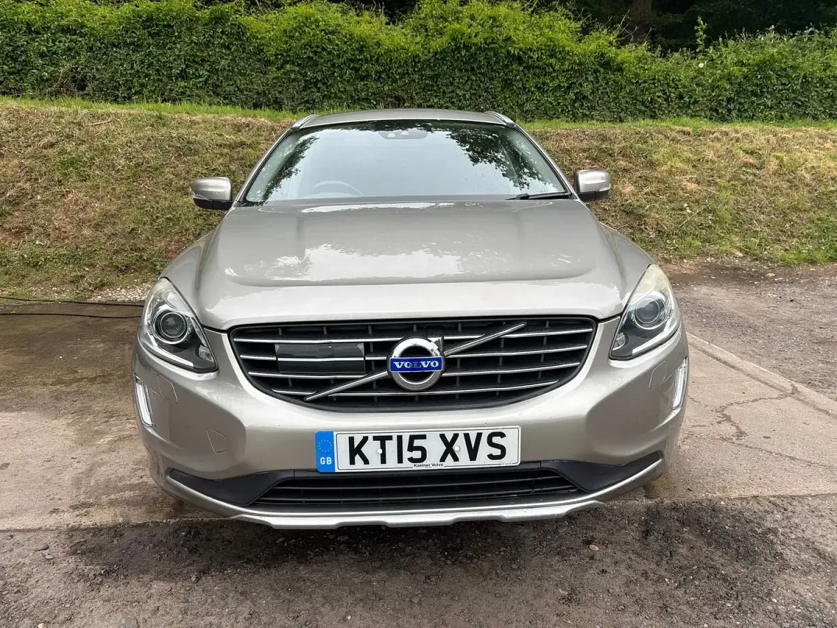 Used Volvo XC60 SE Lux 190 HP (139 kW) 2015 Gold SUV