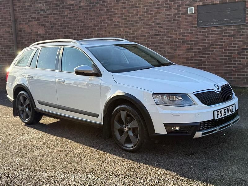 White Used 2015 Skoda Octavia Scout 4x4 Estate | £6,795 (Expensive) - Image 1/4