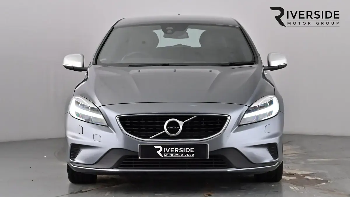Used Volvo V40 R-Design 120 HP (88 kW) 2016 Grey Hatchback