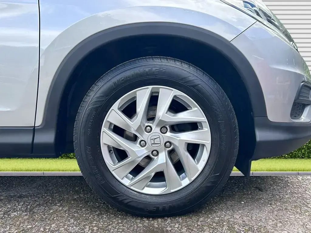 Used Honda CR-V S 120 HP (88 kW) 2017 Polished metal silver SUV