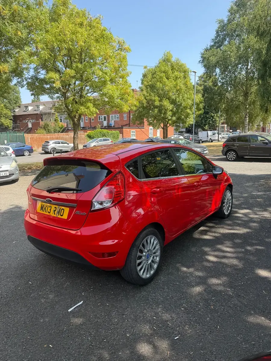 Used Ford Fiesta Titanium 125 HP (91 kW) 2013 Red Hatchback