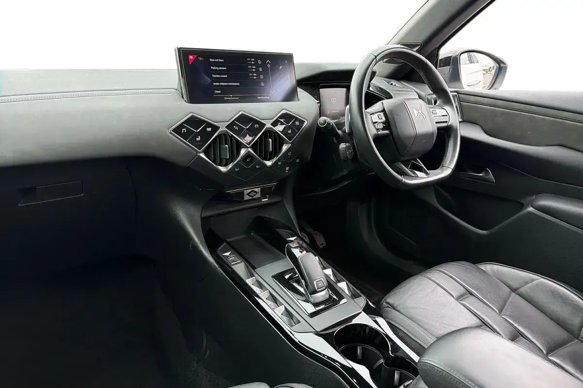 Used DS Automobiles DS3 Ultra Prestige 131 HP (96 kW) 2019 White Hatchback