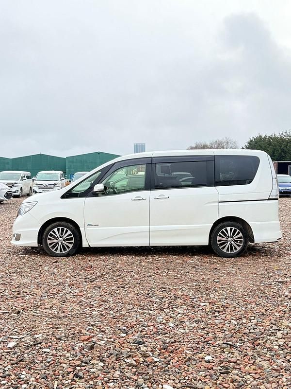 Used Nissan Serena 2014 White MPV
