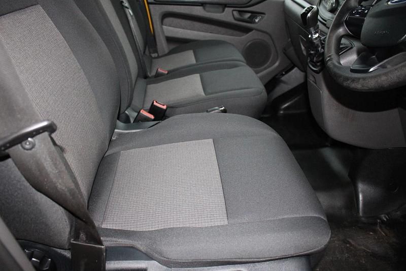 Usado Ford Transit Custom S 130 HP (95 kW) 2021 Amarelo Van