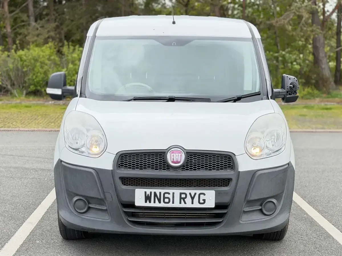 Second-hand Fiat Doblò 90 CP (66 kW) 2011 Alb Monovolum