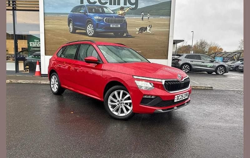 Velvet red metallic Used 2025 Skoda Kamiq SE SUV | £20,995 (Expensive) - Image 1/4