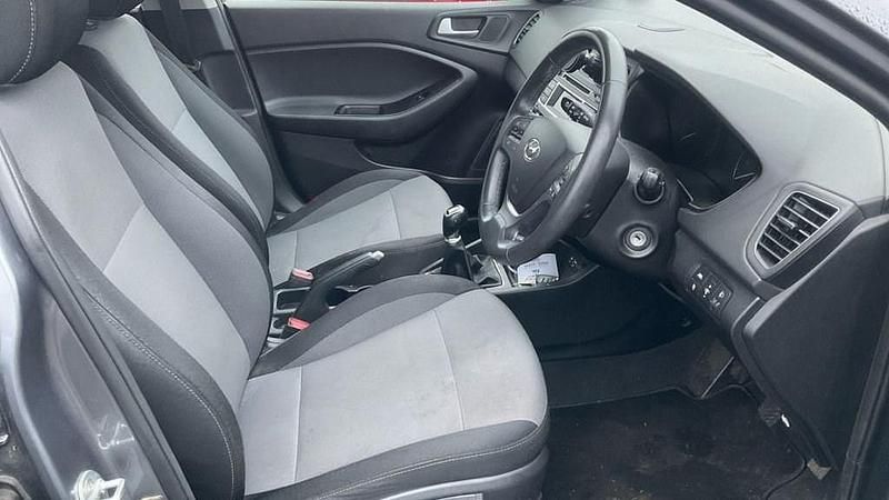 Used Hyundai i20 SE 84 HP (61 kW) 2017 Grey Hatchback