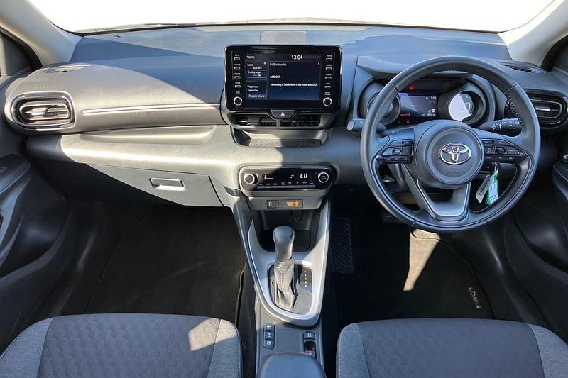 Used Toyota Yaris Hybrid Design 2022 White Hatchback