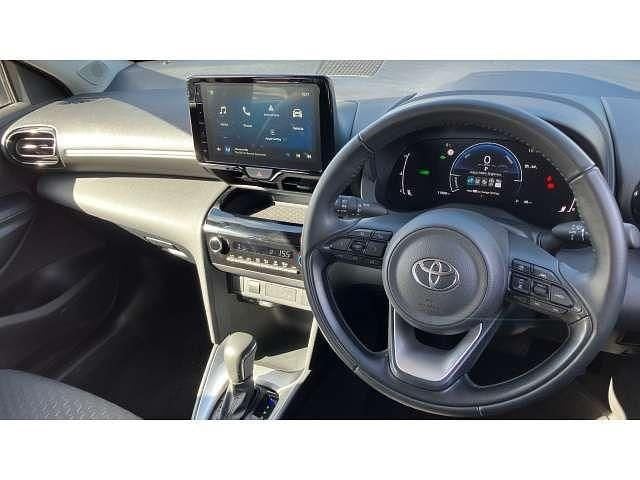 Used Toyota Yaris Cross 113 HP (83 kW) 2025 Silver SUV