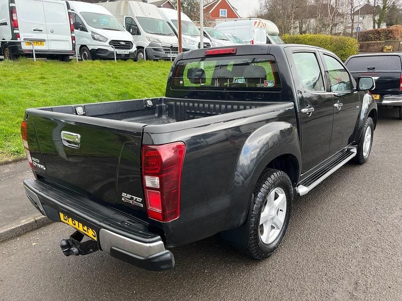 Usado Isuzu D-Max 2017 Preto Pickup