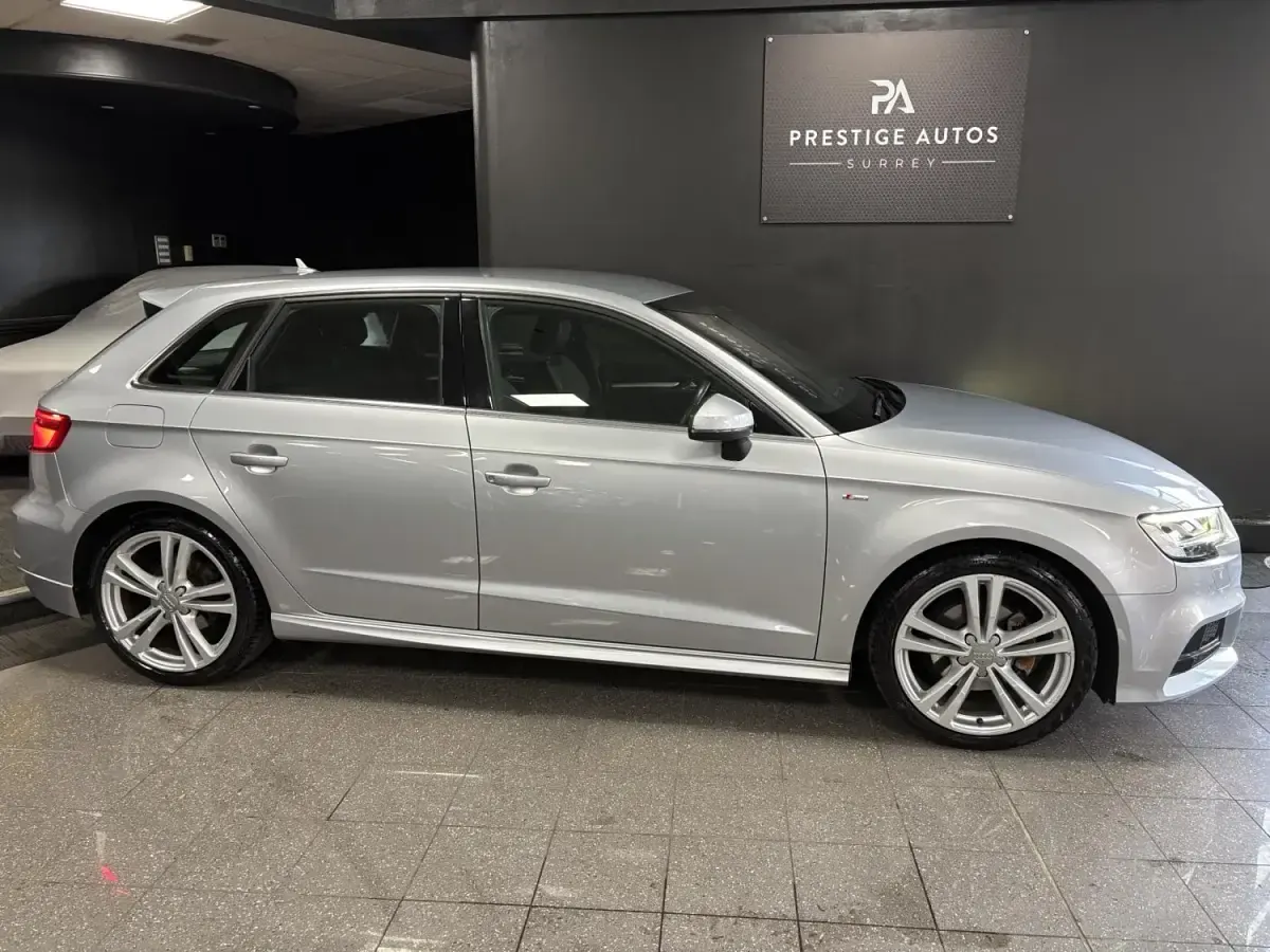 Usado Audi A3 Sportback S-Line 150 CV (110 kW) 2017 Plateado Utilitario