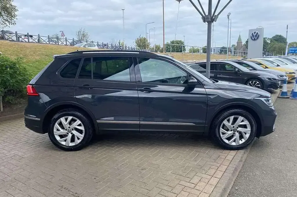 Used VW Tiguan Life 150 HP (110 kW) 2022 Grey SUV