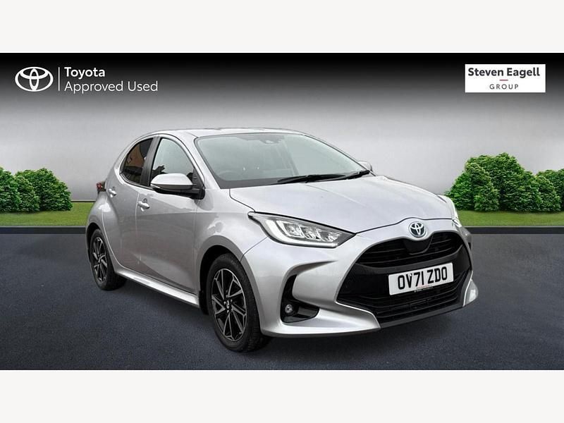 Silver Used 2022 Toyota Yaris Hybrid Design Hatchback | £16,582 (Fair price) - Image 1/3